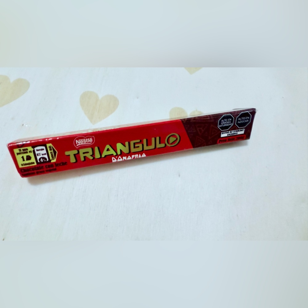 Peru Nestlé Triangulo Chocolate Bar magnet